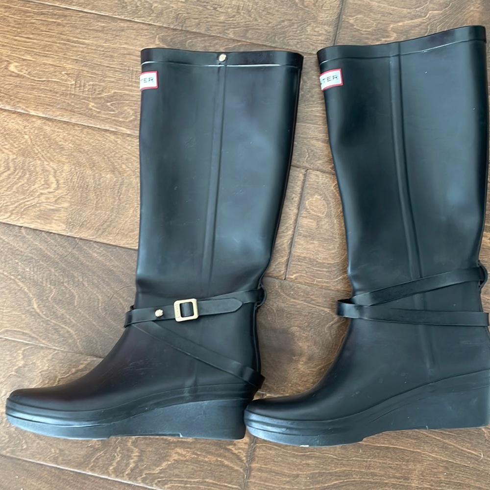 Wedge hunter boots!